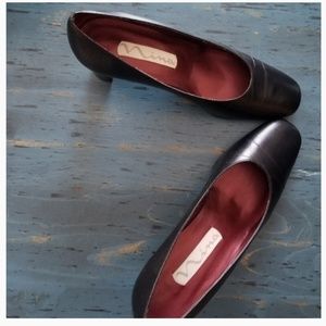 vintage navy leather pumps 7.5 classic made in Spain